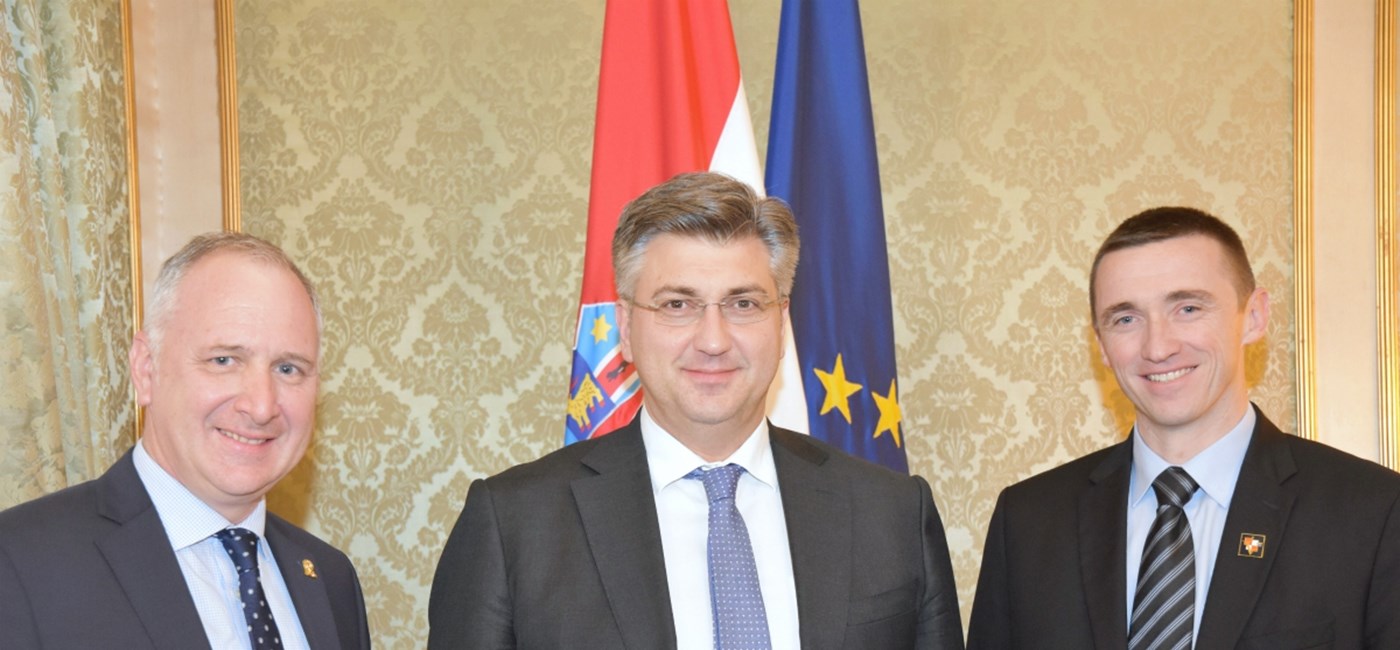 Predsjednik Vlade Plenković s gradonačelnicima Splita i Vukovara  